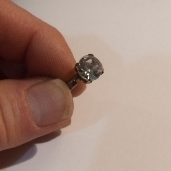Fashion Silver Colored Ring with Clear Gemstone - Picture 1 of 1